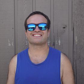 Smiling man with sunglasses and a blue shirt